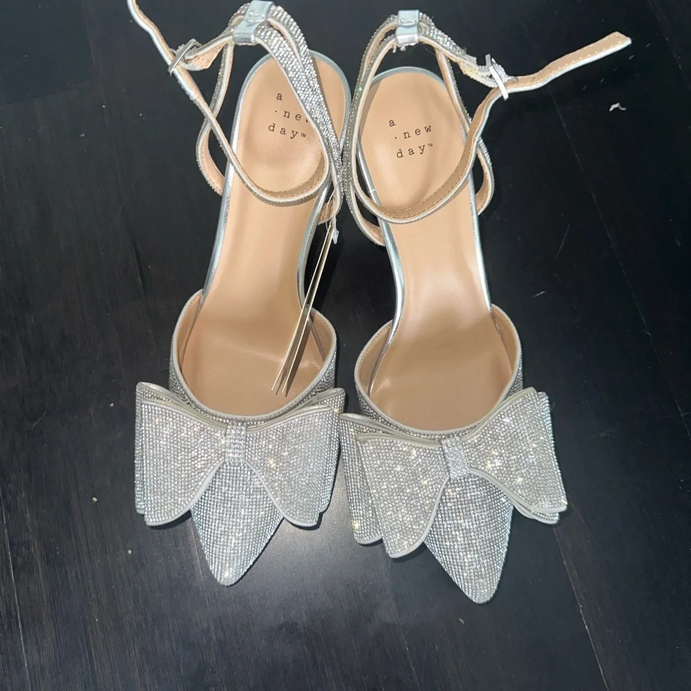 A New Day Glittering Silver Heels with Bow - Picture 3 of 7